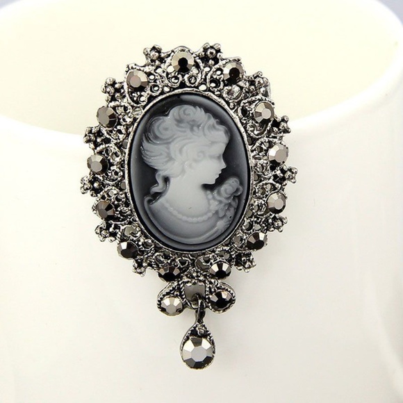 Cameo Pearl Crystal Rhinestone Brooch Pin - Picture 2 of 4